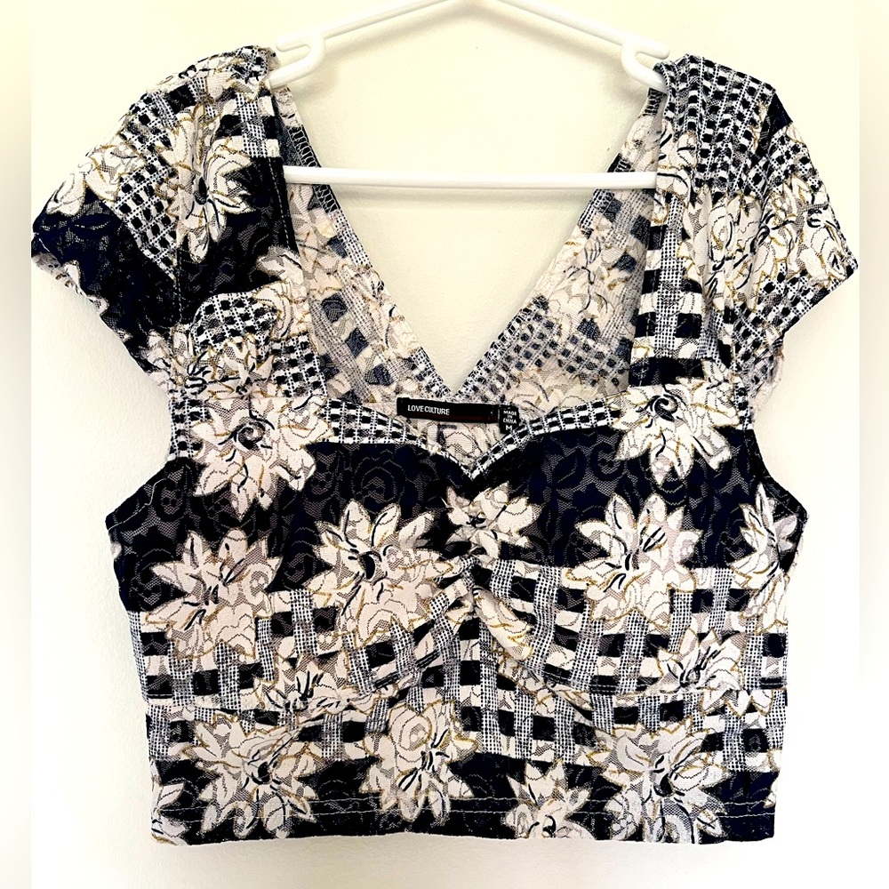 Love Culture Lace Crop Top Structure Cup Cap Sleeve Blue and White Festival Boho